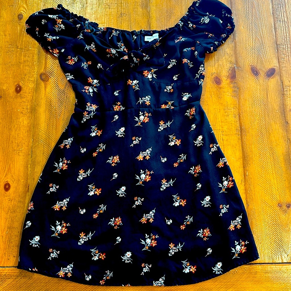 Fun black dress – cute details – size medium from cotton candy LA